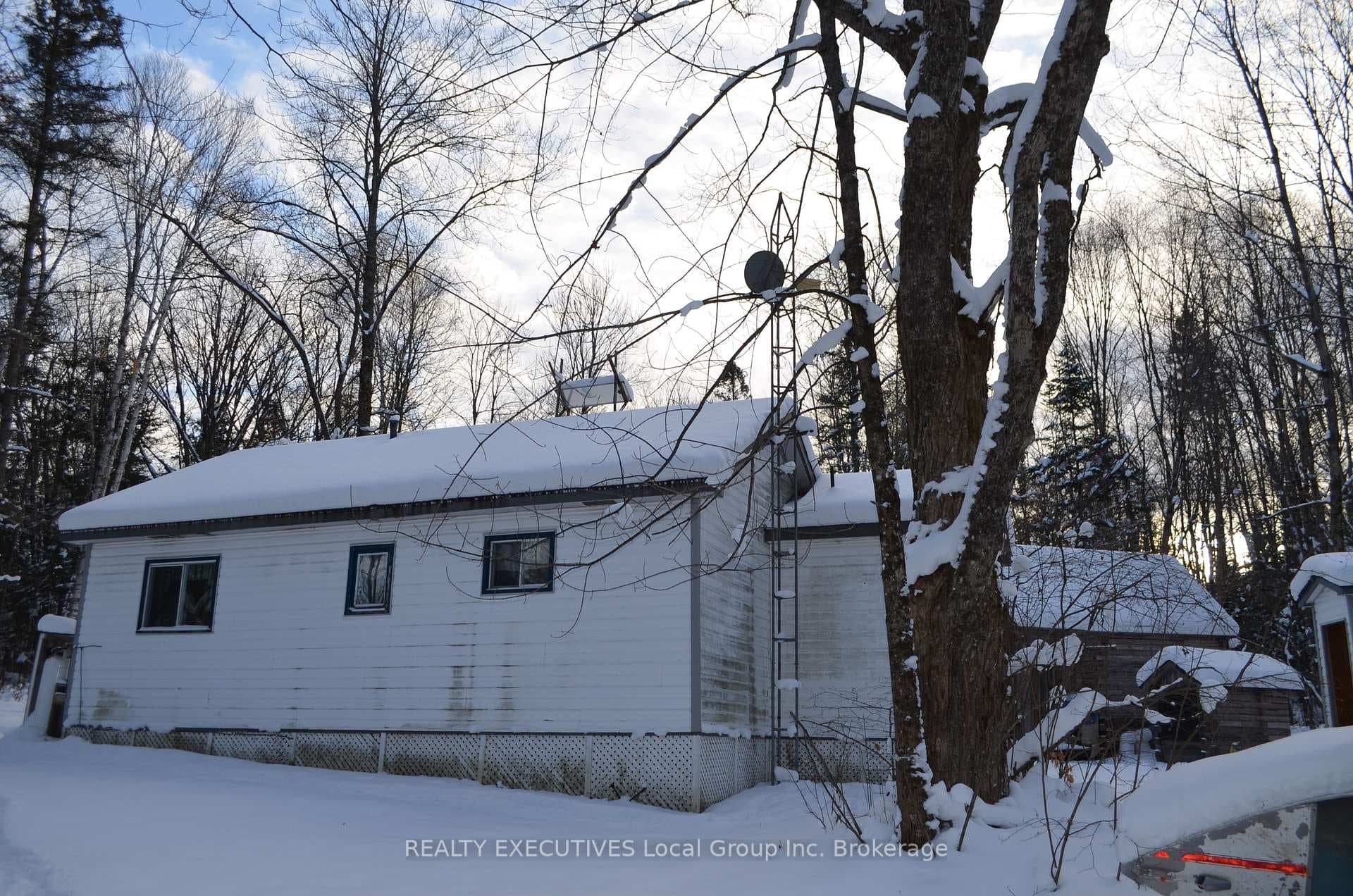 584 Proudfoot Road photo 6