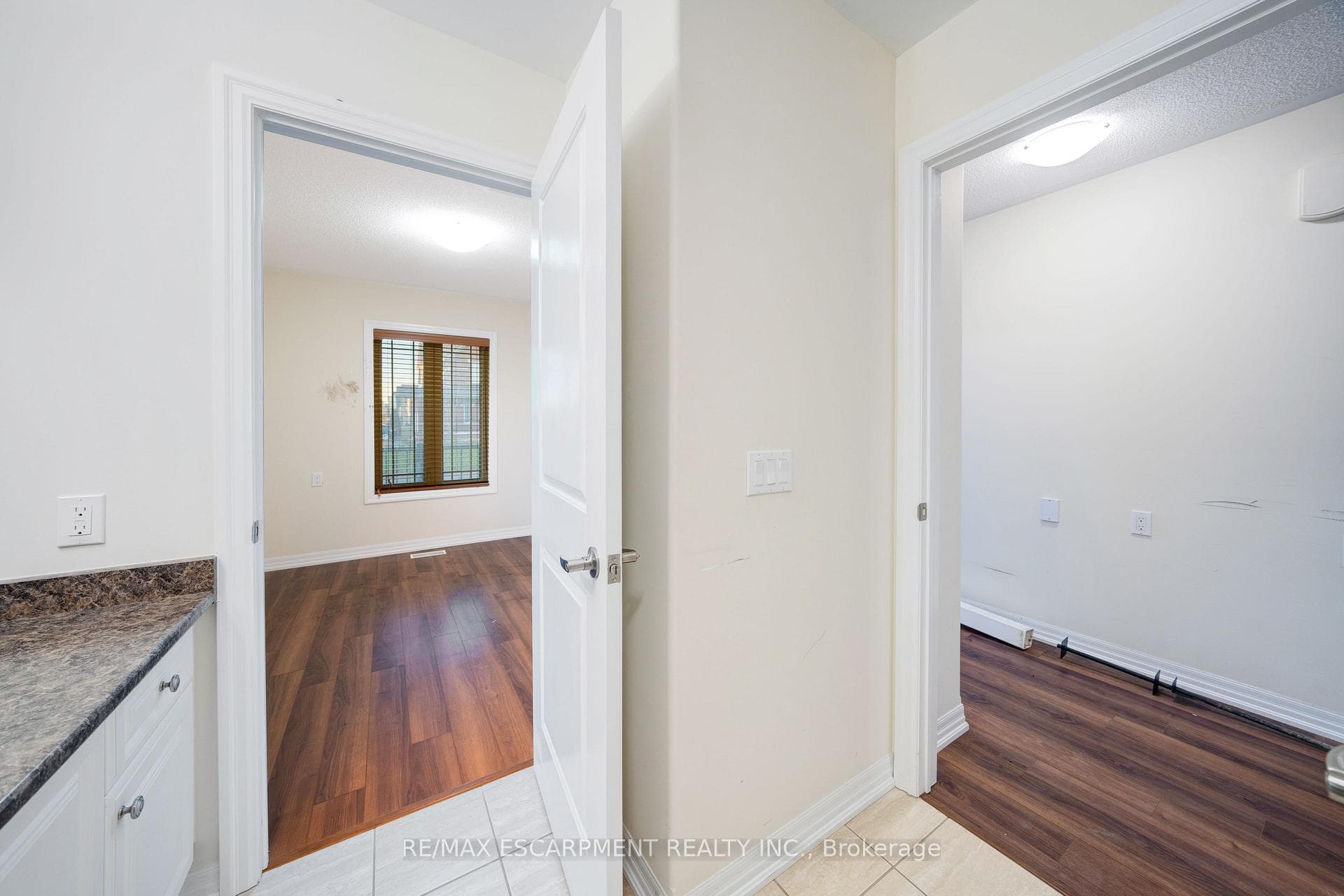 1701 Silverstone Crescent photo 34