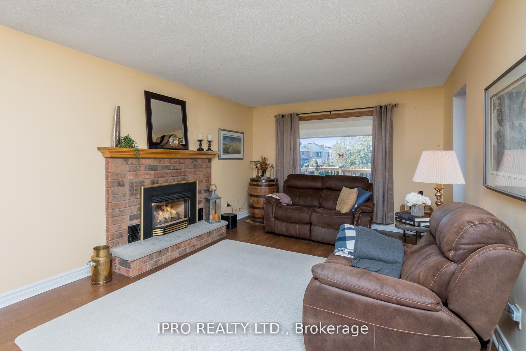 81 Barr Crescent photo 13