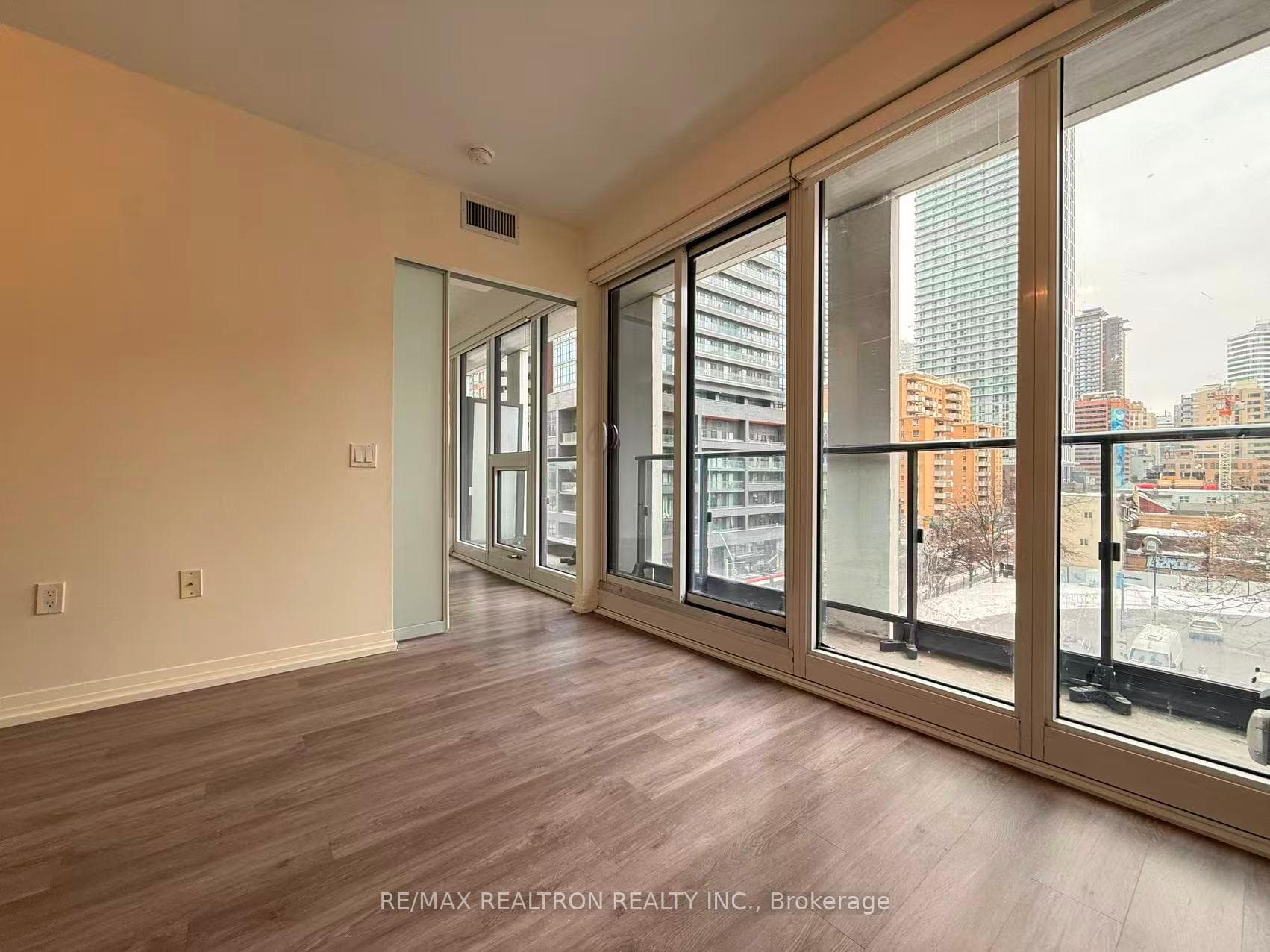251 Jarvis Street Unit 417 photo 8