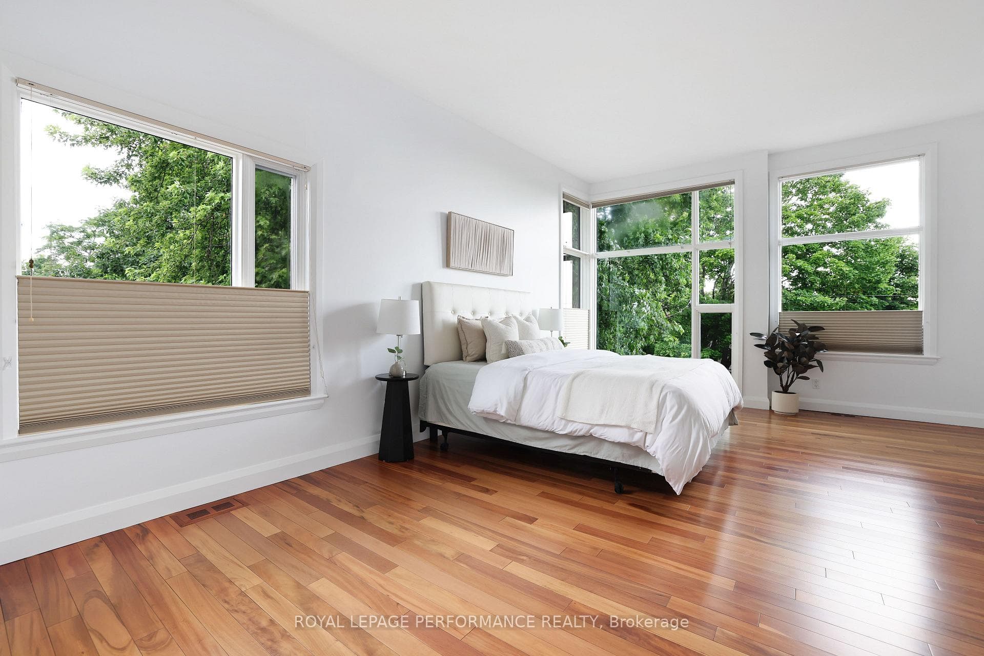 2029 Cabot Street photo 20