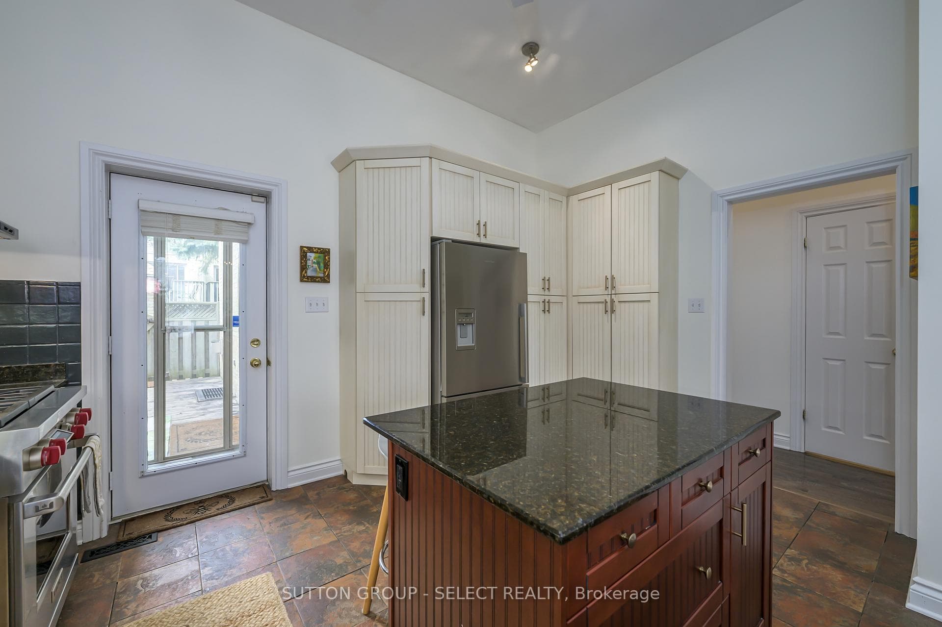 609 Colborne Street Unit 3 photo 15