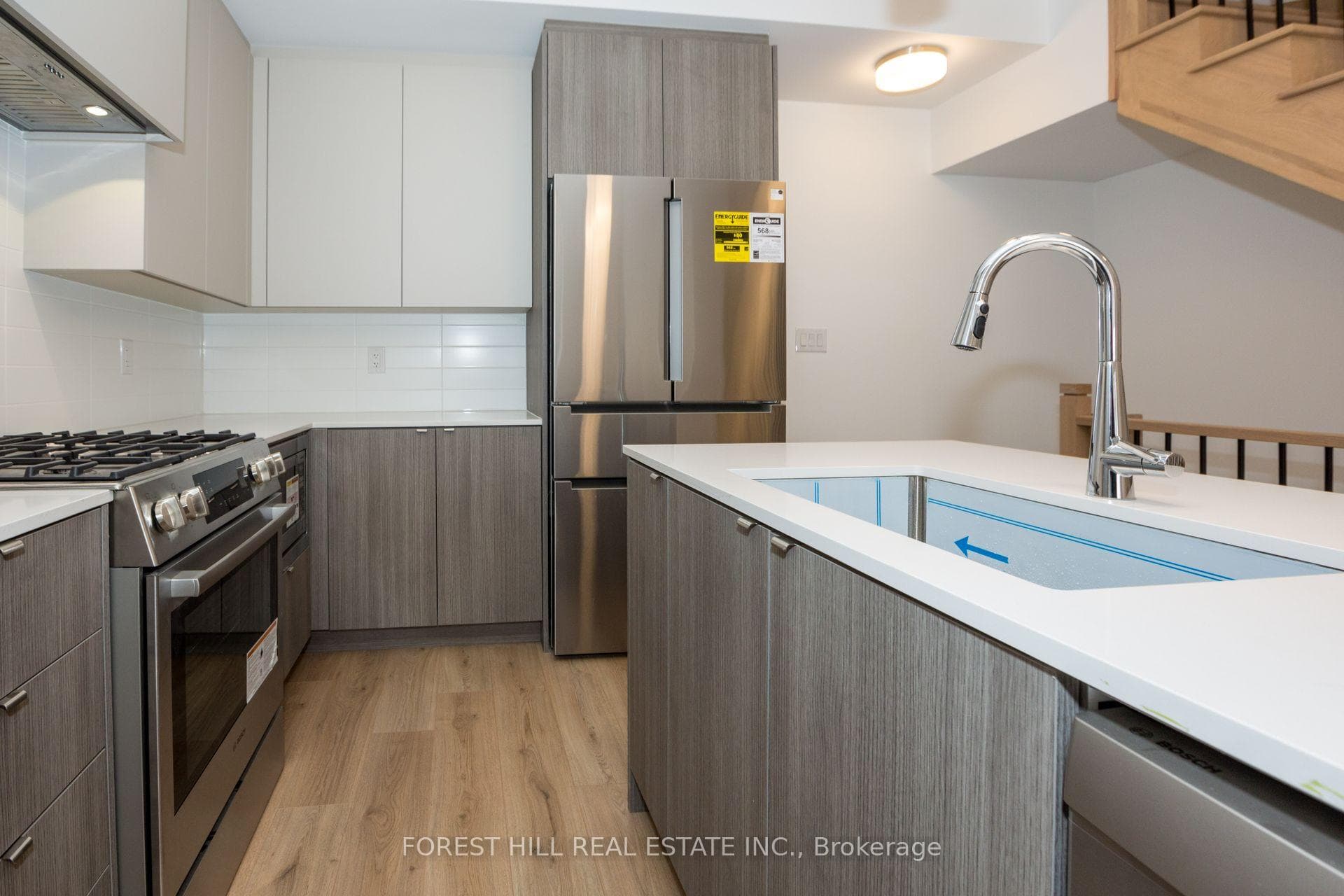 138 Alton Crescent photo 6