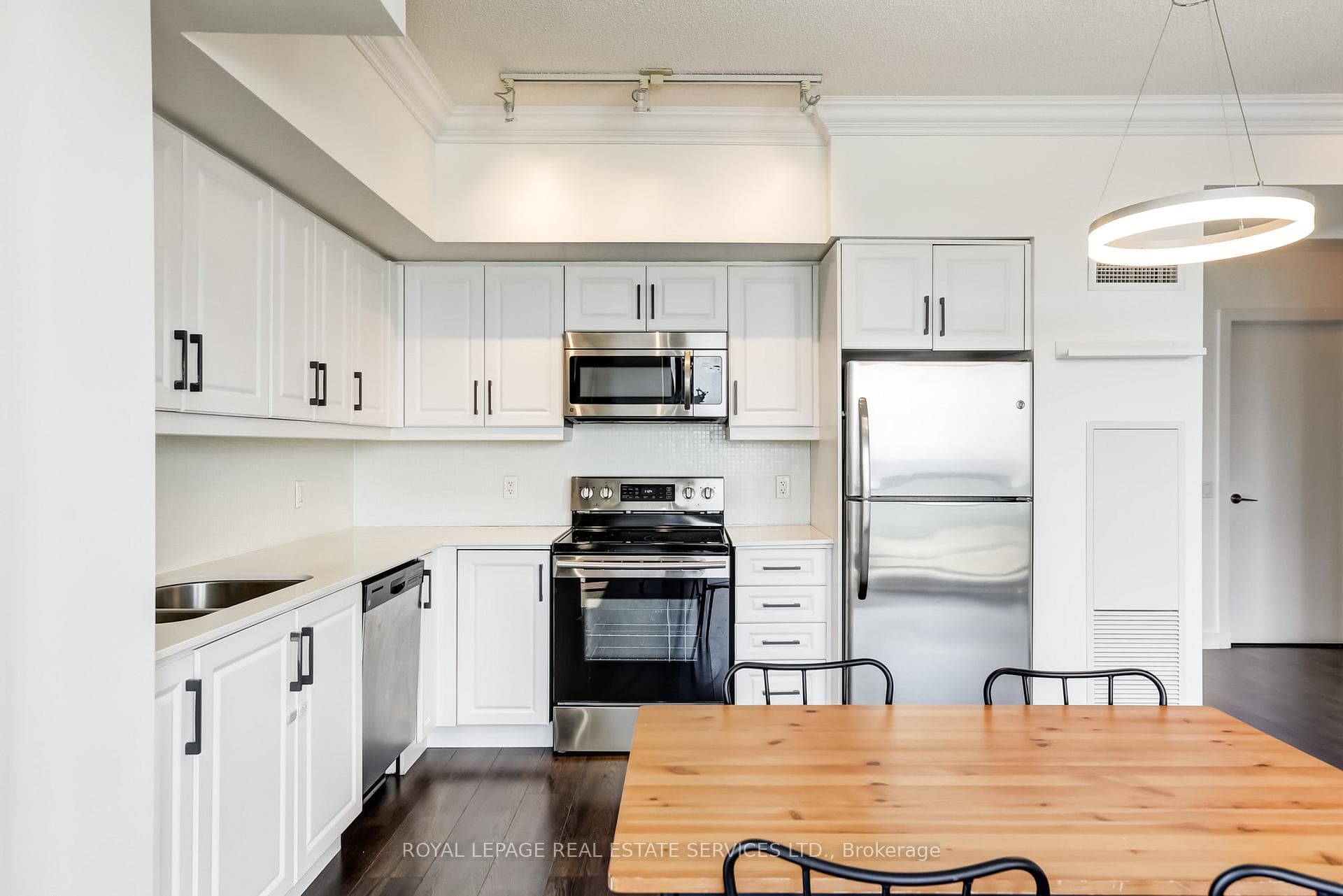 2220 Lakeshore Boulevard Unit 3907 photo 16