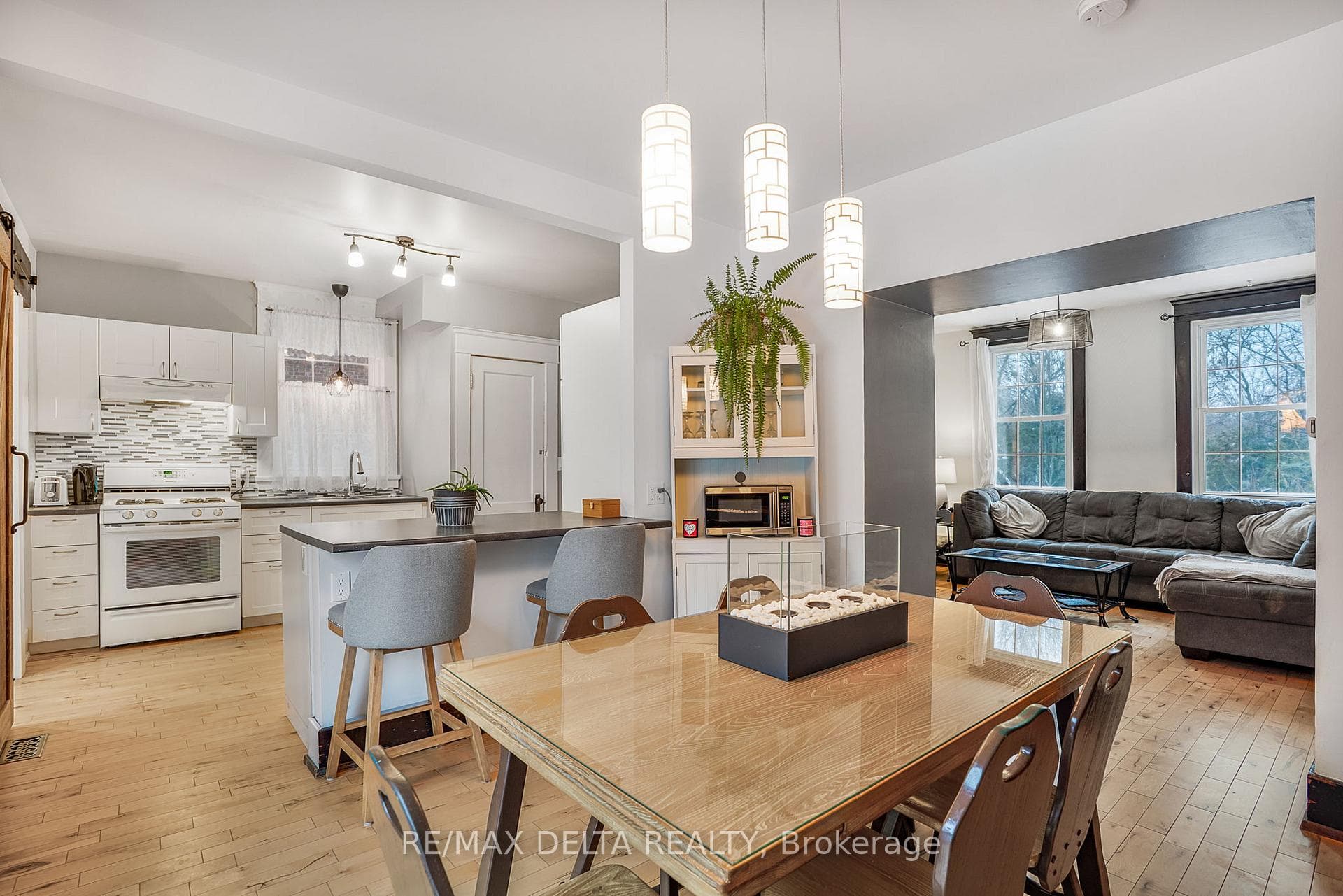 554 Allan Street photo 12