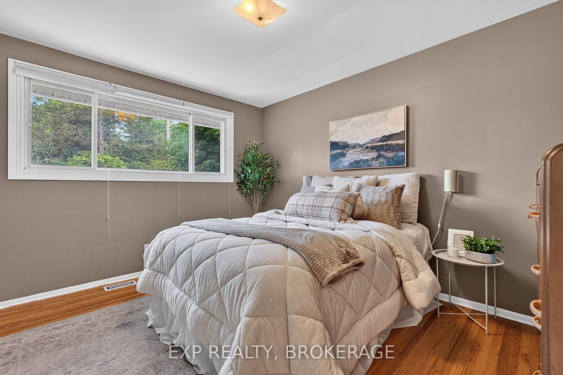 11 PEMBER Place photo 15