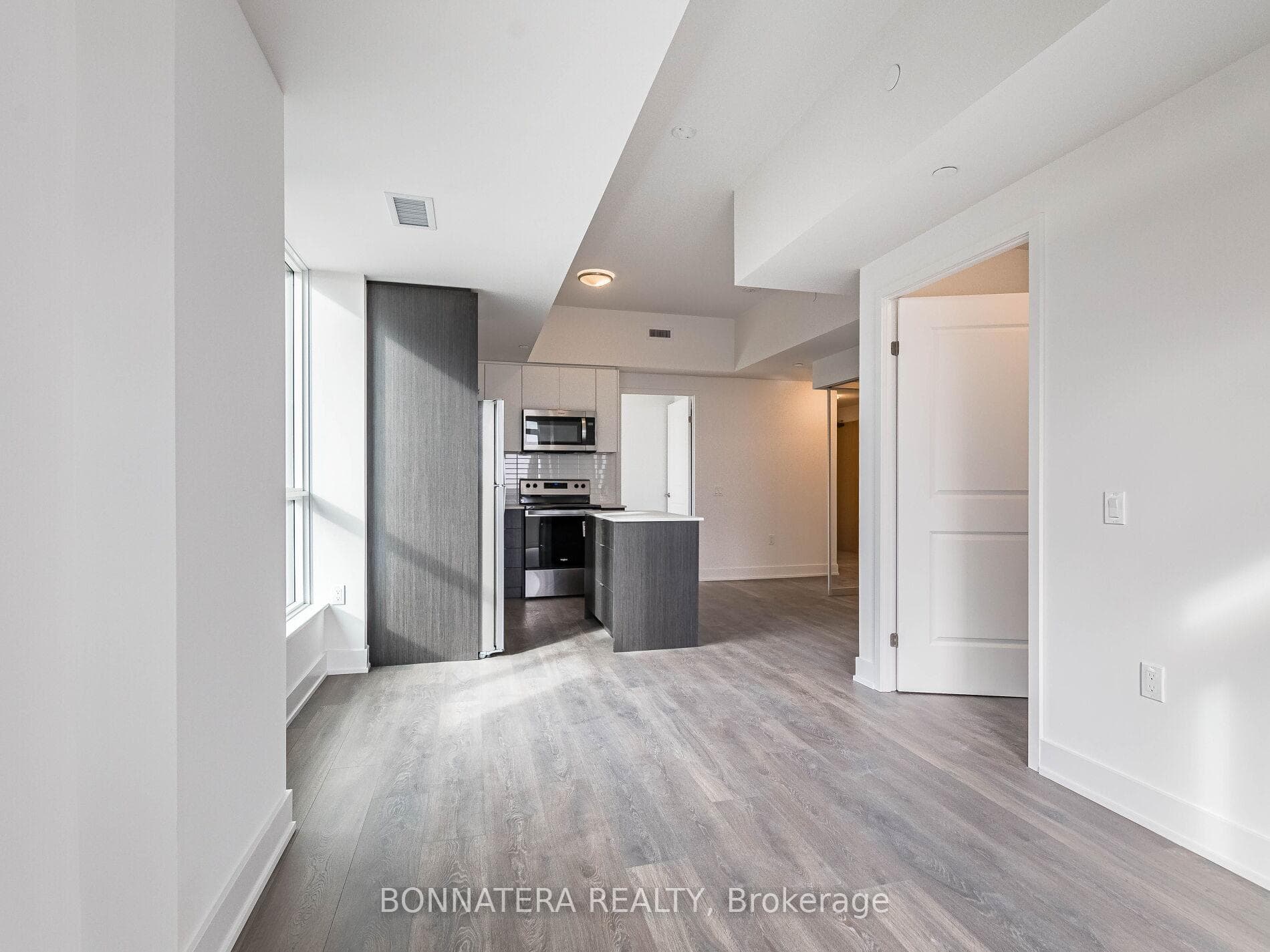 202 Burnhamthorpe Road Unit 1702 photo 17