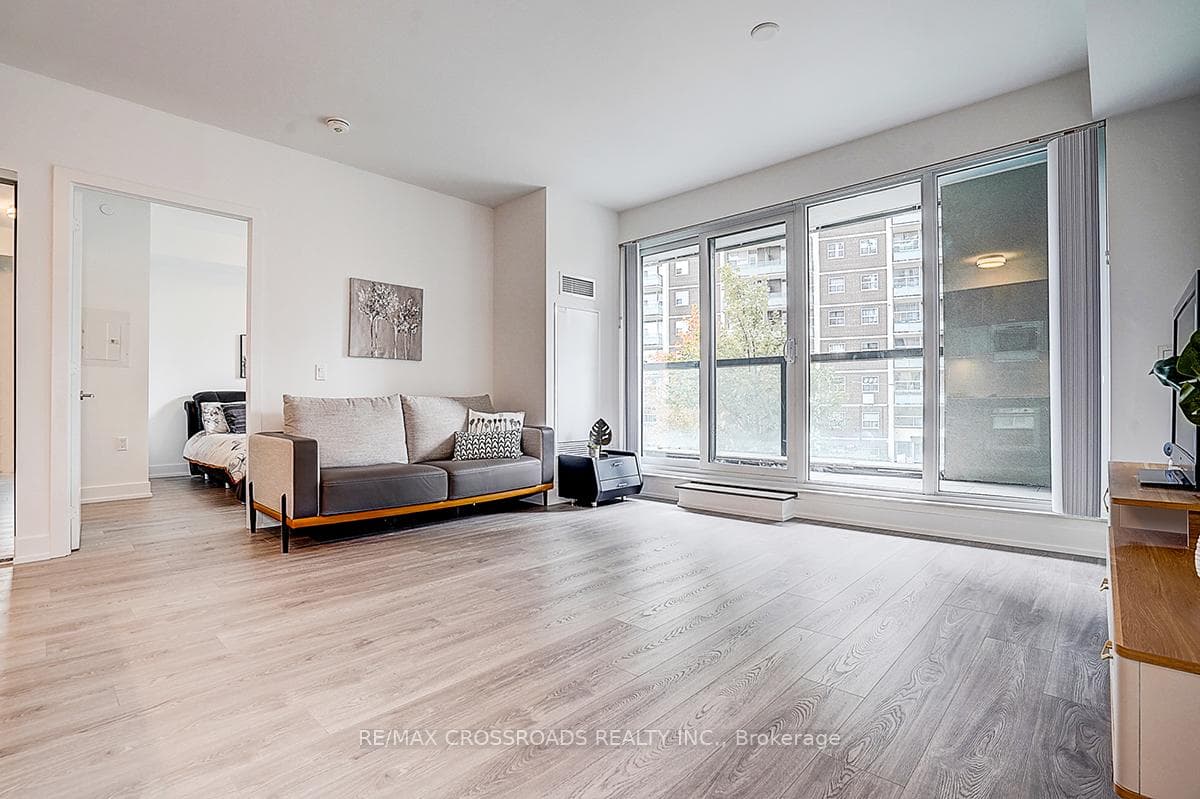 585 Bloor Street Unit 219 photo 13