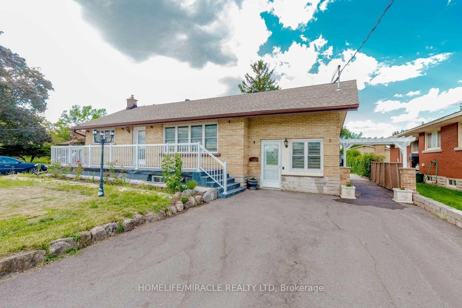 280 Cedar Crescent photo 4
