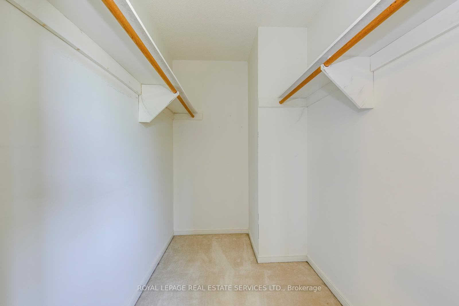 500 Woodview Road photo 30