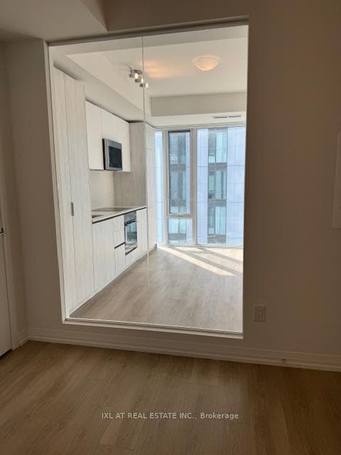 28 Widmer Street Unit 3721 photo 16