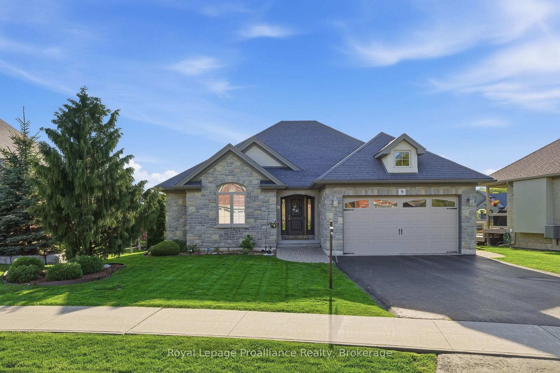 9 Rosslyn Drive photo 1