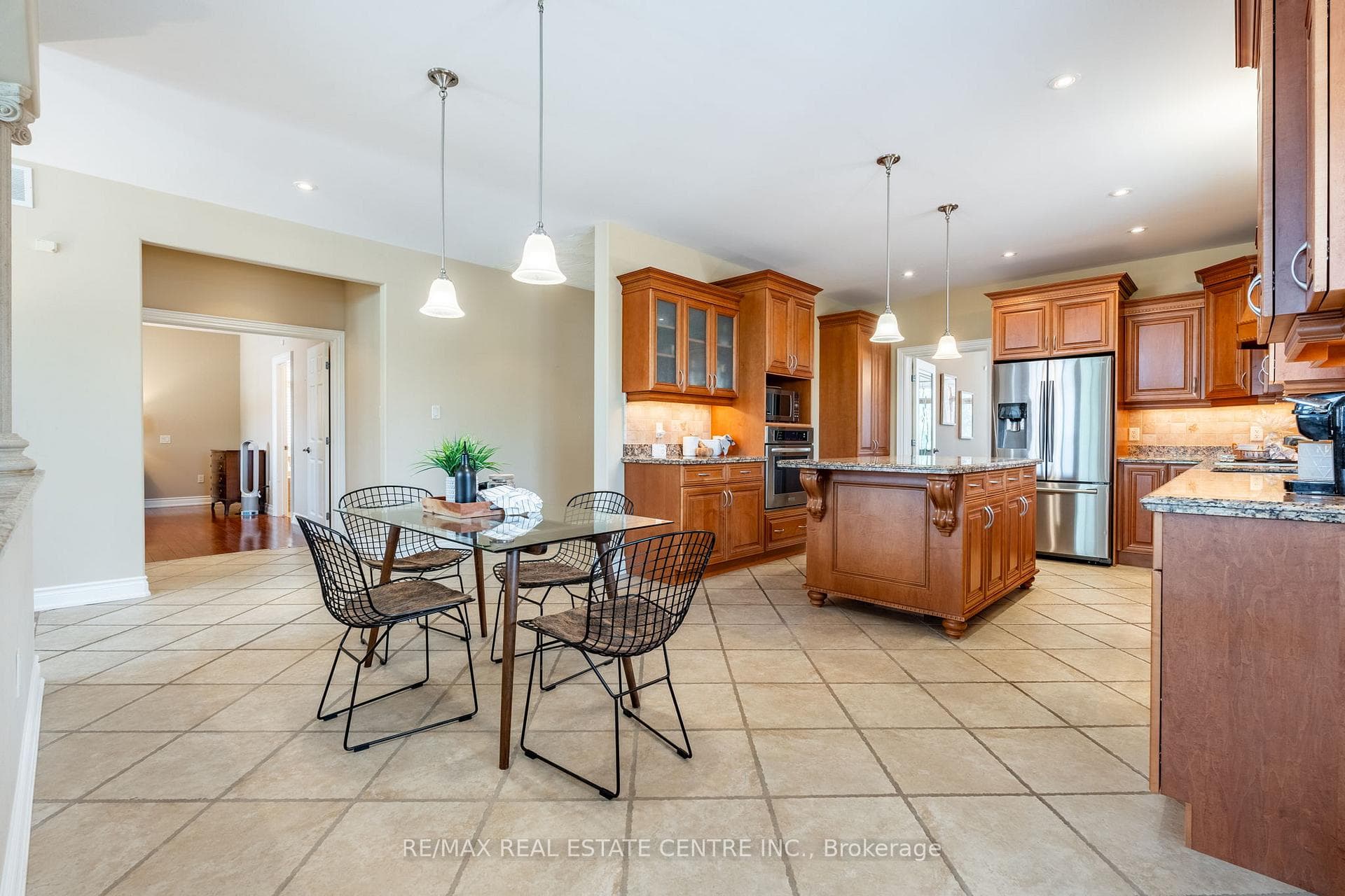 253 GLANCASTER Road photo 15