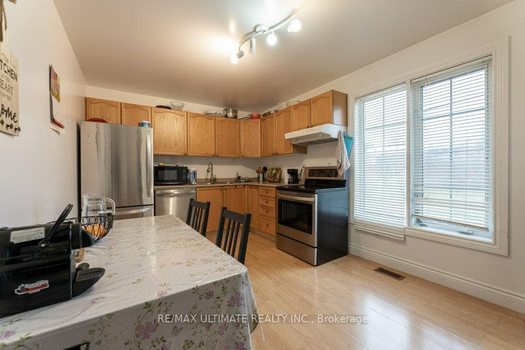 1496 Keele Street photo 32