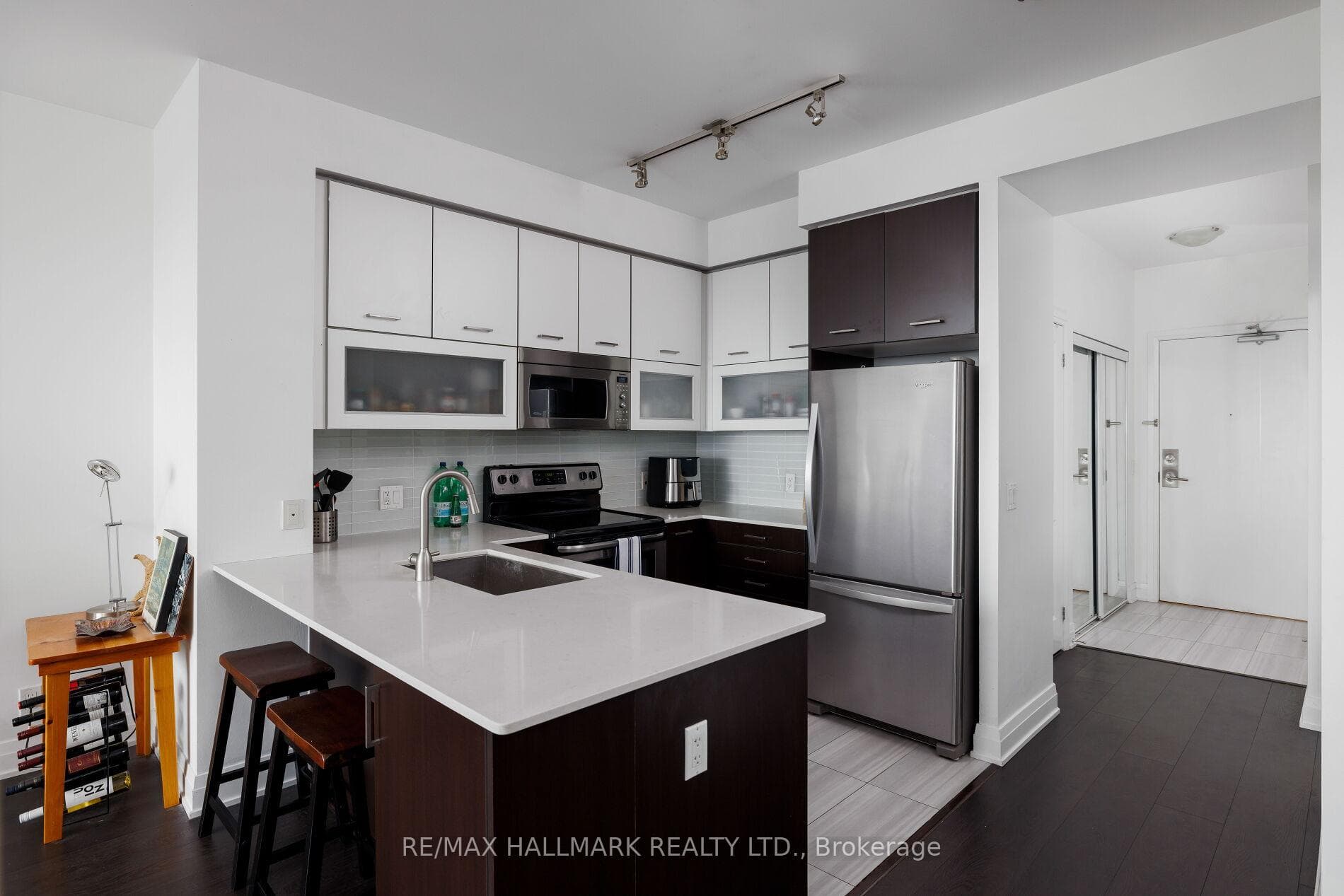 530 St Clair Avenue Unit 1401 photo 7