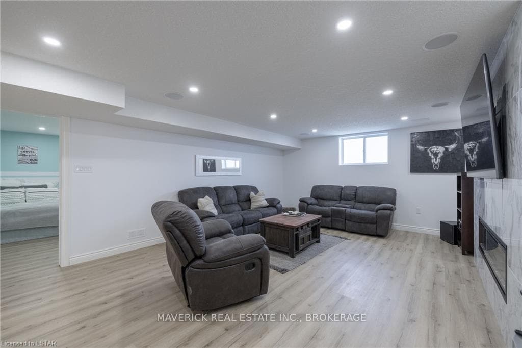 159 COLLINS Way Unit 26 photo 24