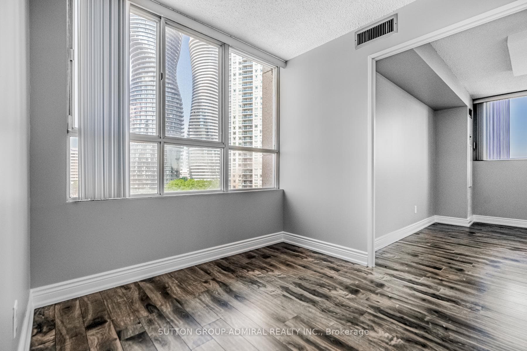 3700 Kaneff Crescent Unit 908 photo 17