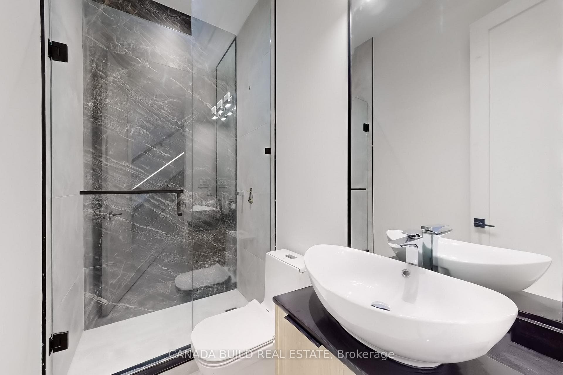 42B Florence Avenue photo 42