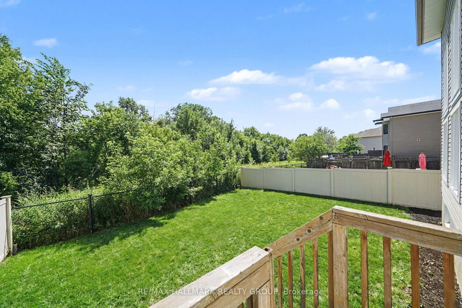 938 Wildcarrot Crescent photo 30