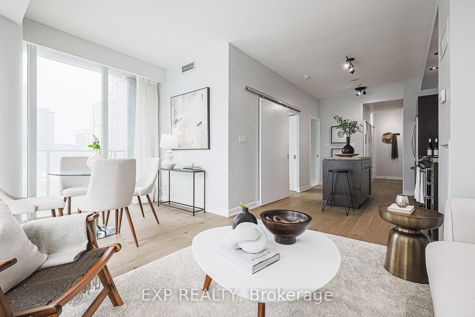 126 Simcoe Street Unit 1903 photo 31