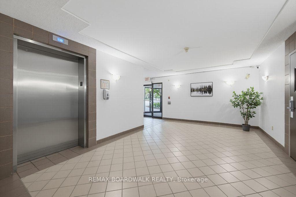 250 Brittany Drive Unit 207 photo 24