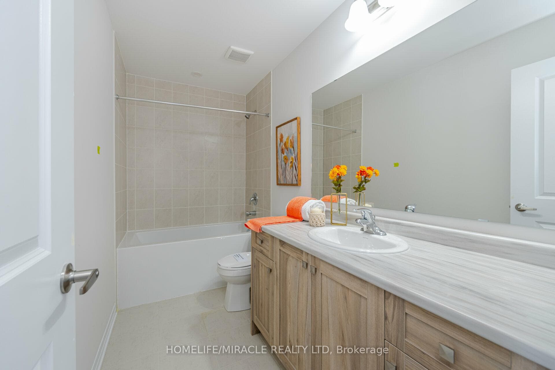 432 Adelaide Street photo 30
