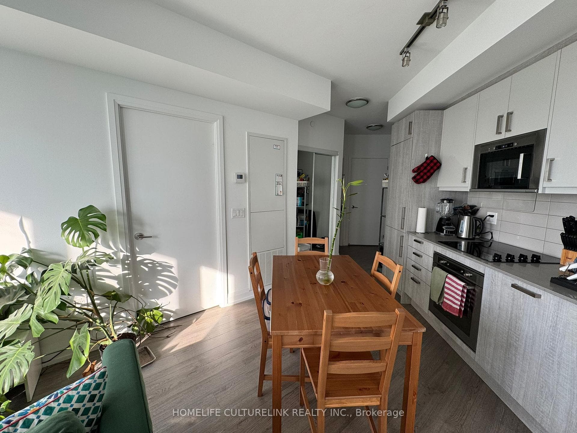 77 Mutual Street Unit 3002 photo 8
