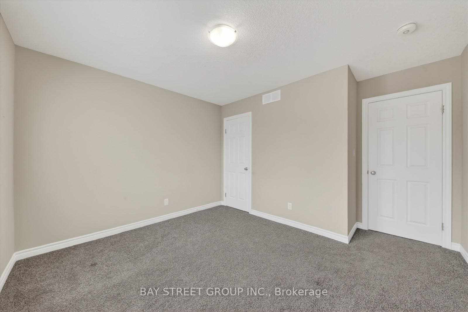 445 Avens Street photo 33