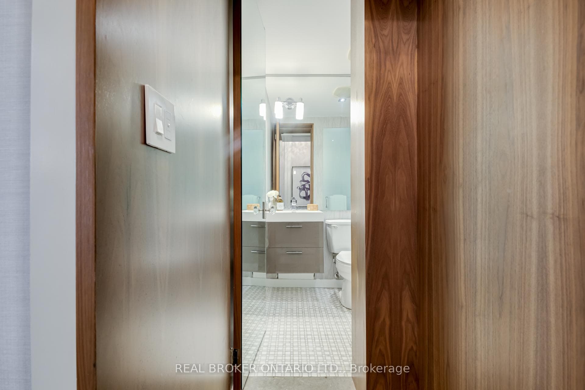 21 Scollard Street Unit 104 photo 21