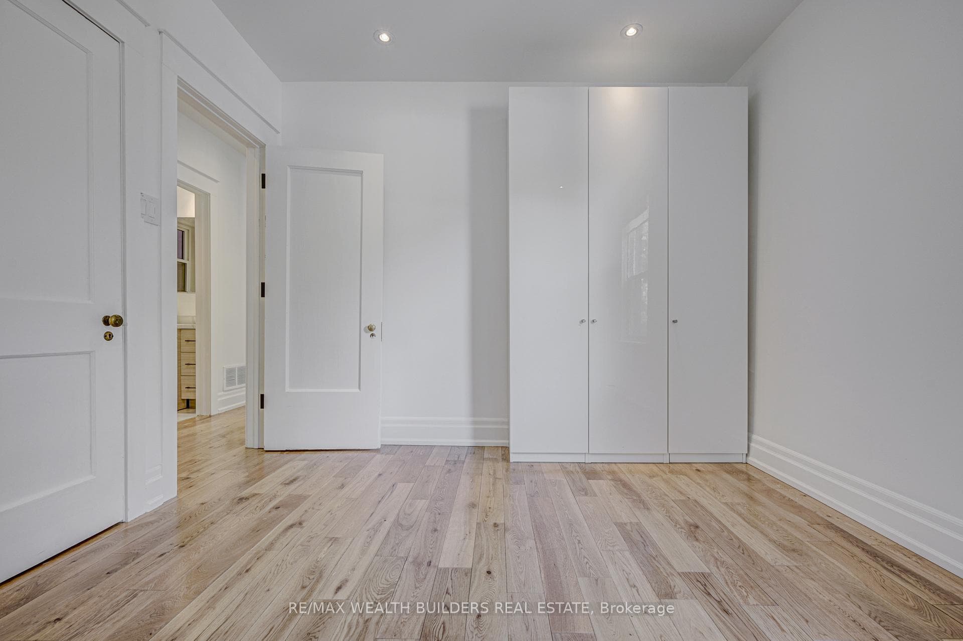 172 Indian Road Crescent Unit Main photo 25