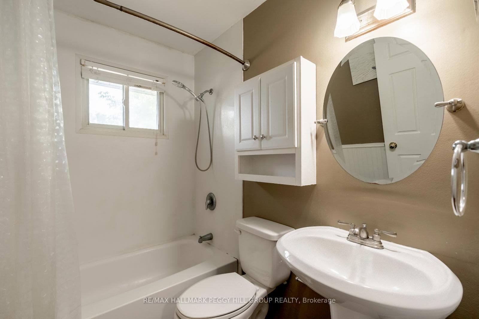 35 Ashburton Crescent photo 10