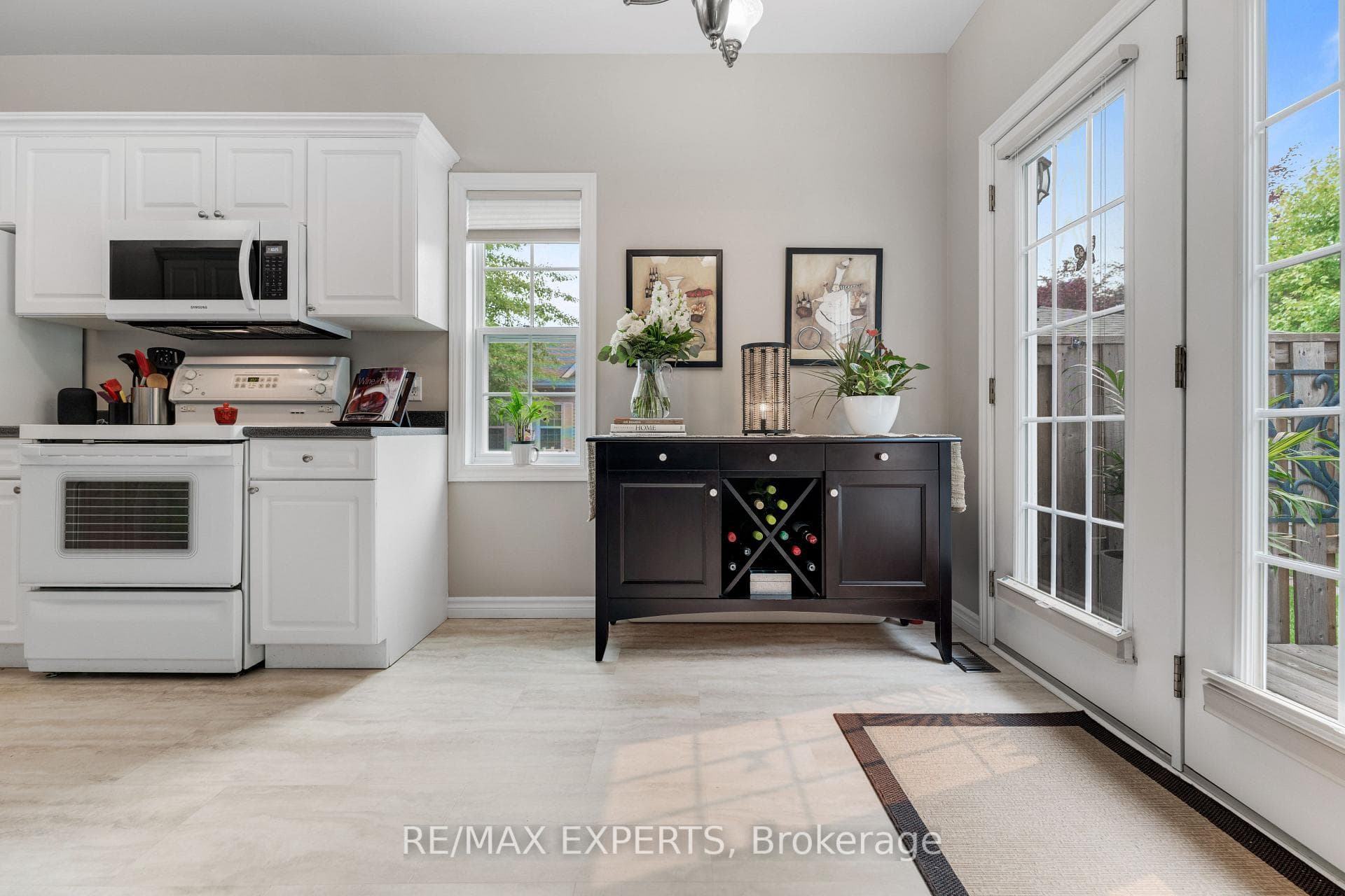608 Simcoe Street Unit 19 photo 11