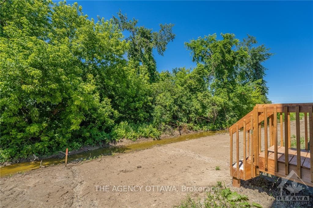 89 HACKAMORE Crescent photo 29