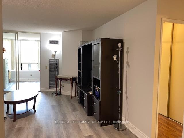 7 Bishop Avenue Unit 502 photo 2