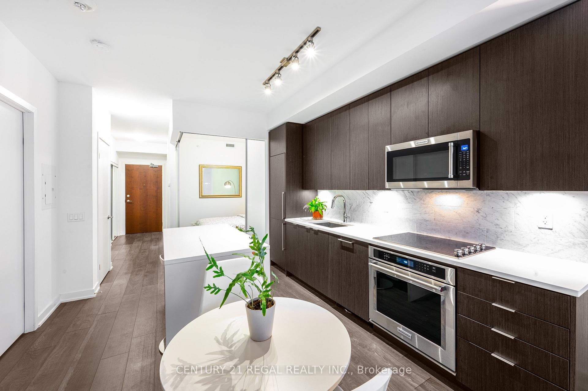 38 Iannuzzi Street Unit 2105 photo 6
