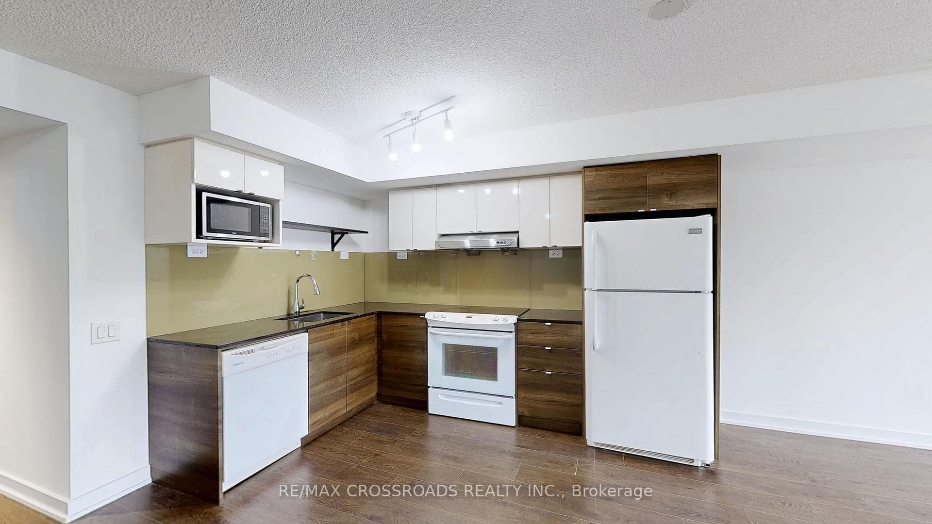 121 McMahon Drive Unit 310 photo 17