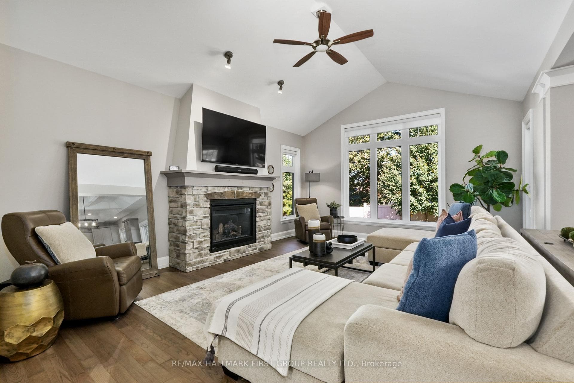 860 Burnham Street photo 8