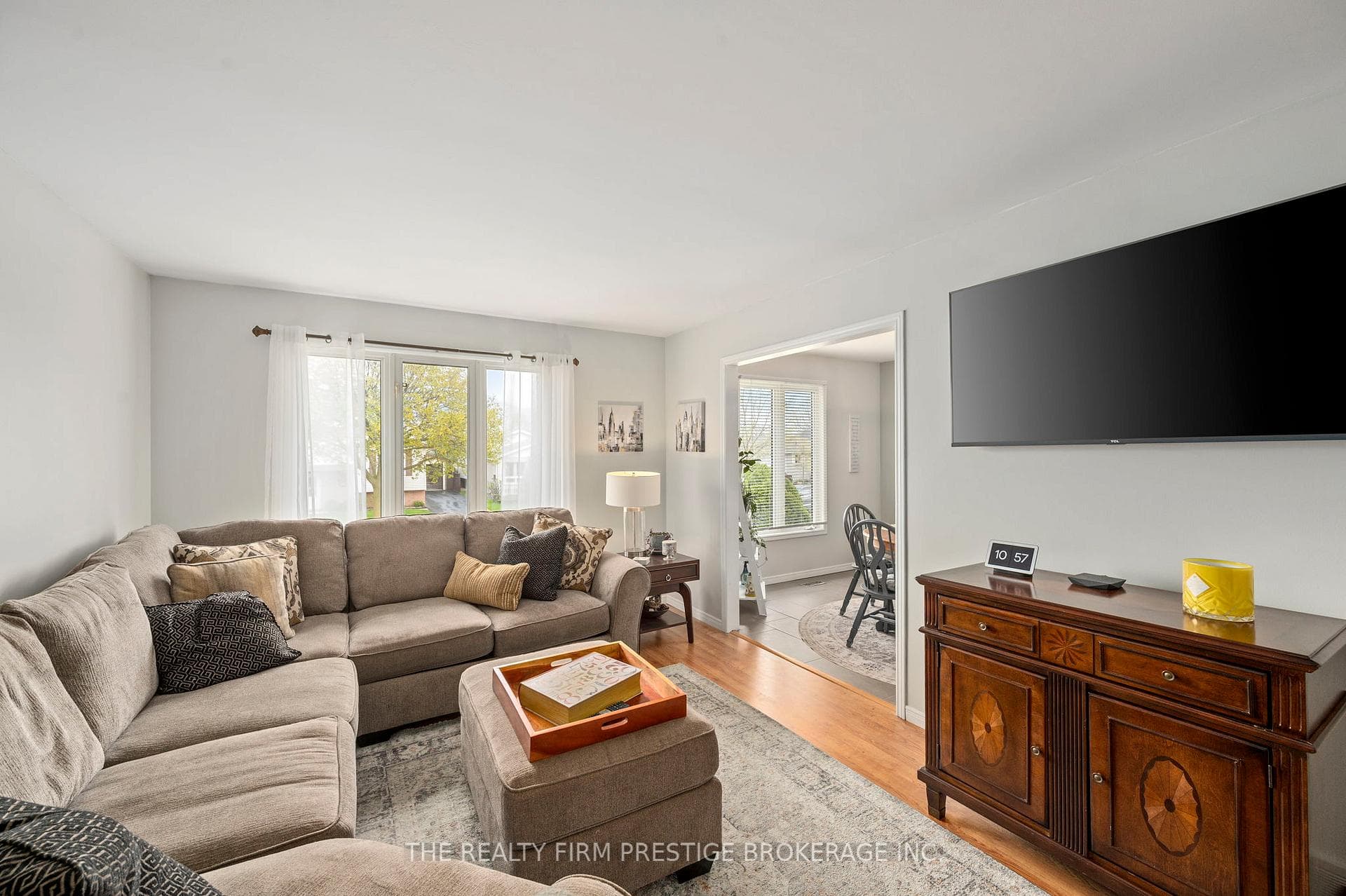 142 Portsmouth Crescent photo 8