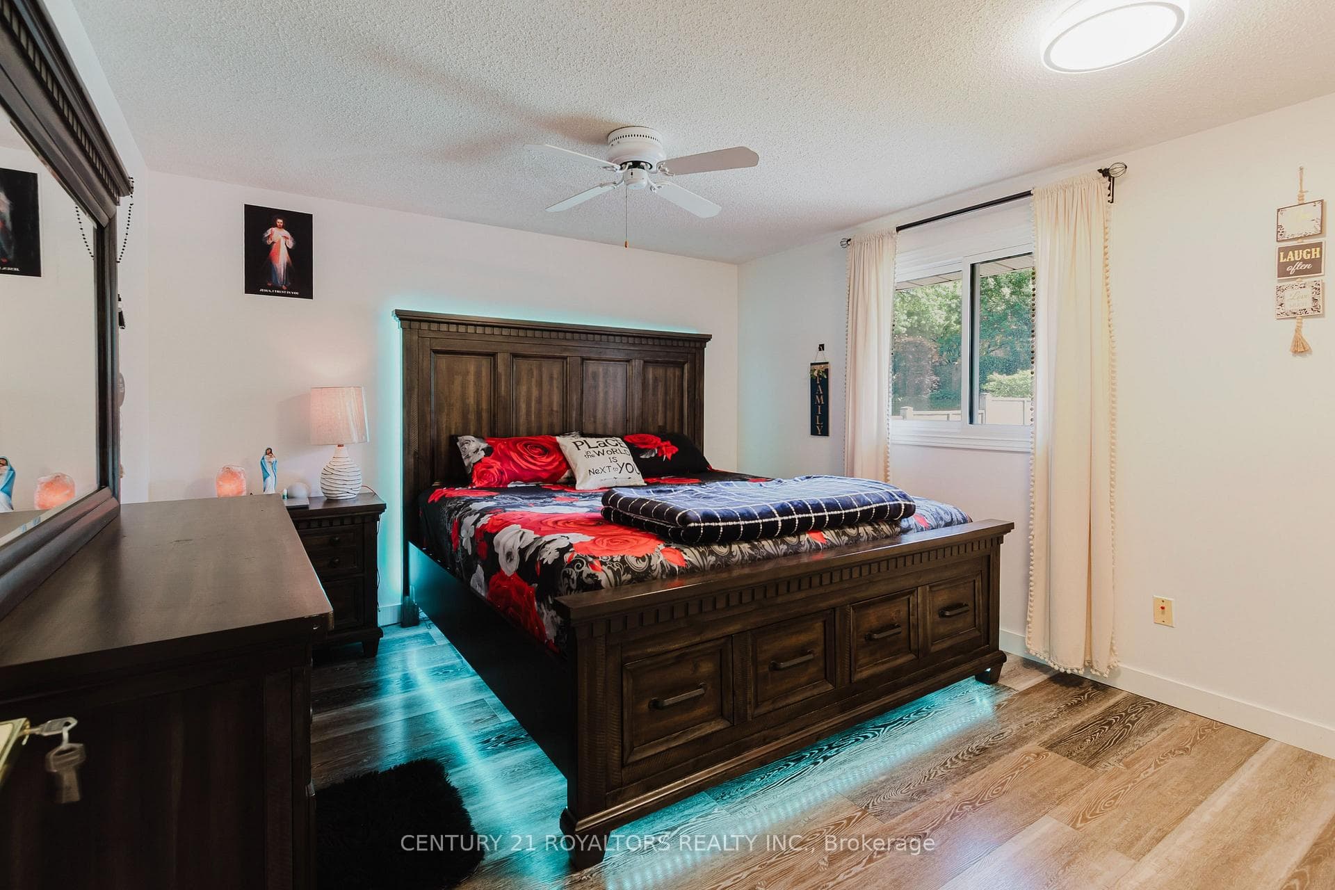 674 CHIDDINGTON Avenue photo 11