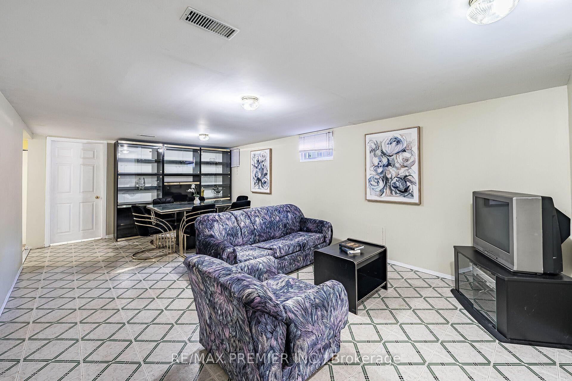5 Valois Court photo 16