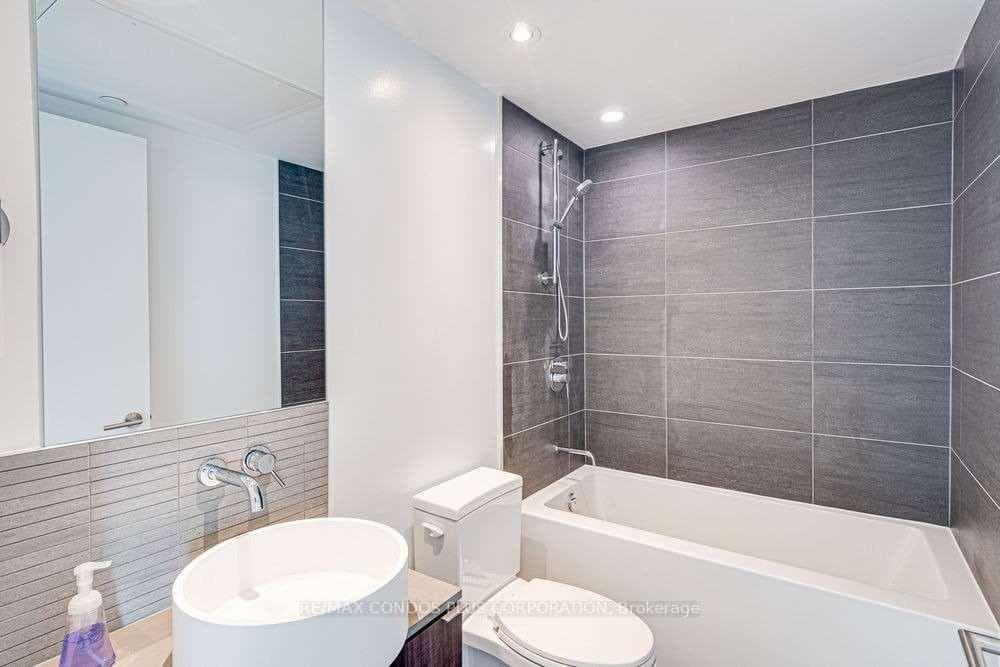 161 Roehampton Avenue Unit 3512 photo 19