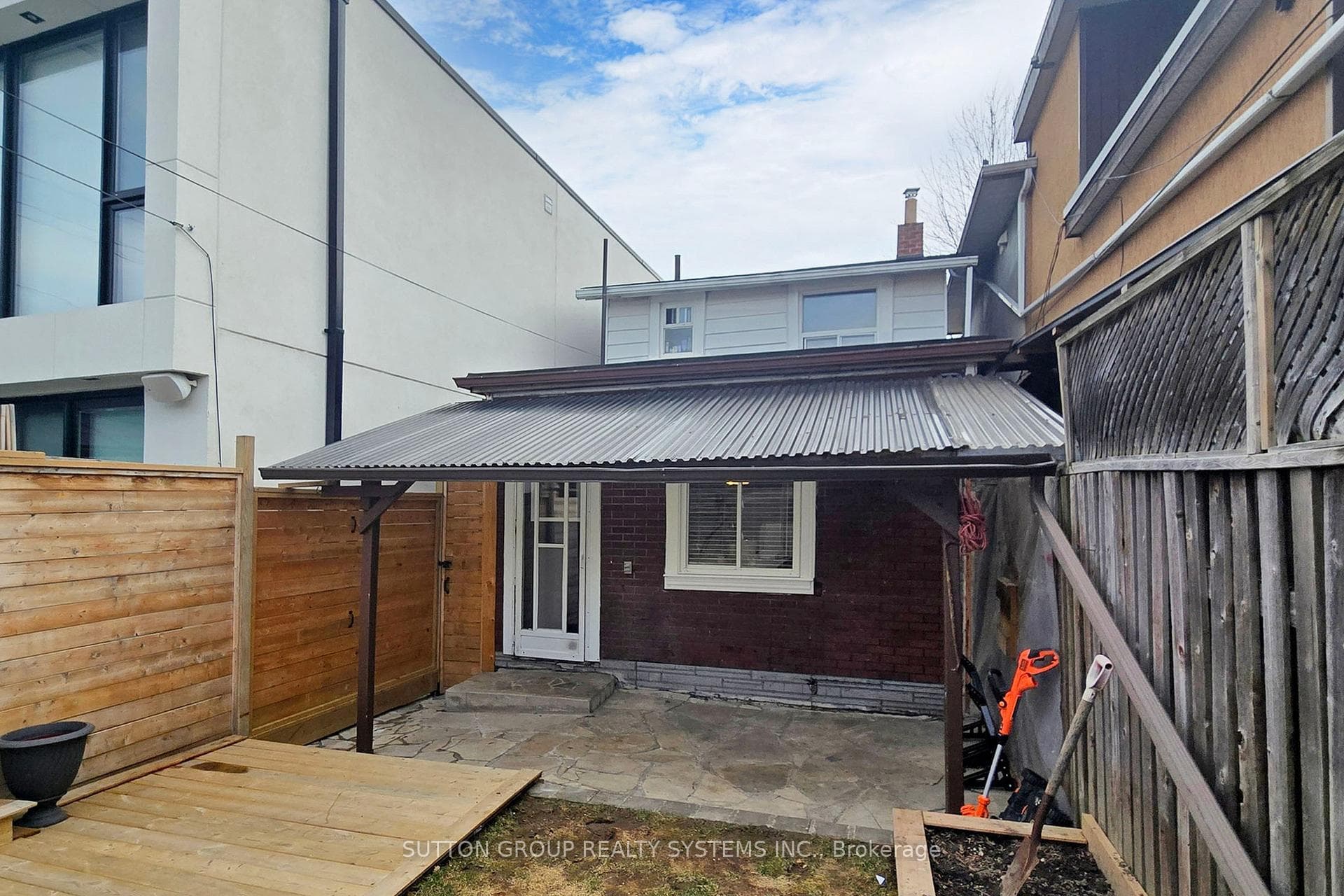 6 Corby Avenue photo 20