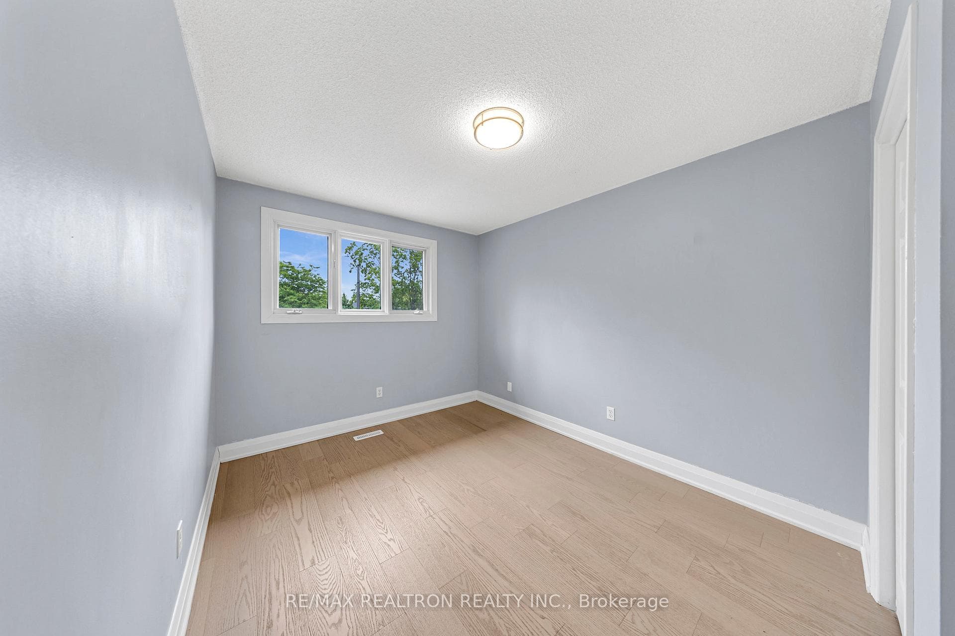 141 Hialeah Crescent Unit Upper photo 17