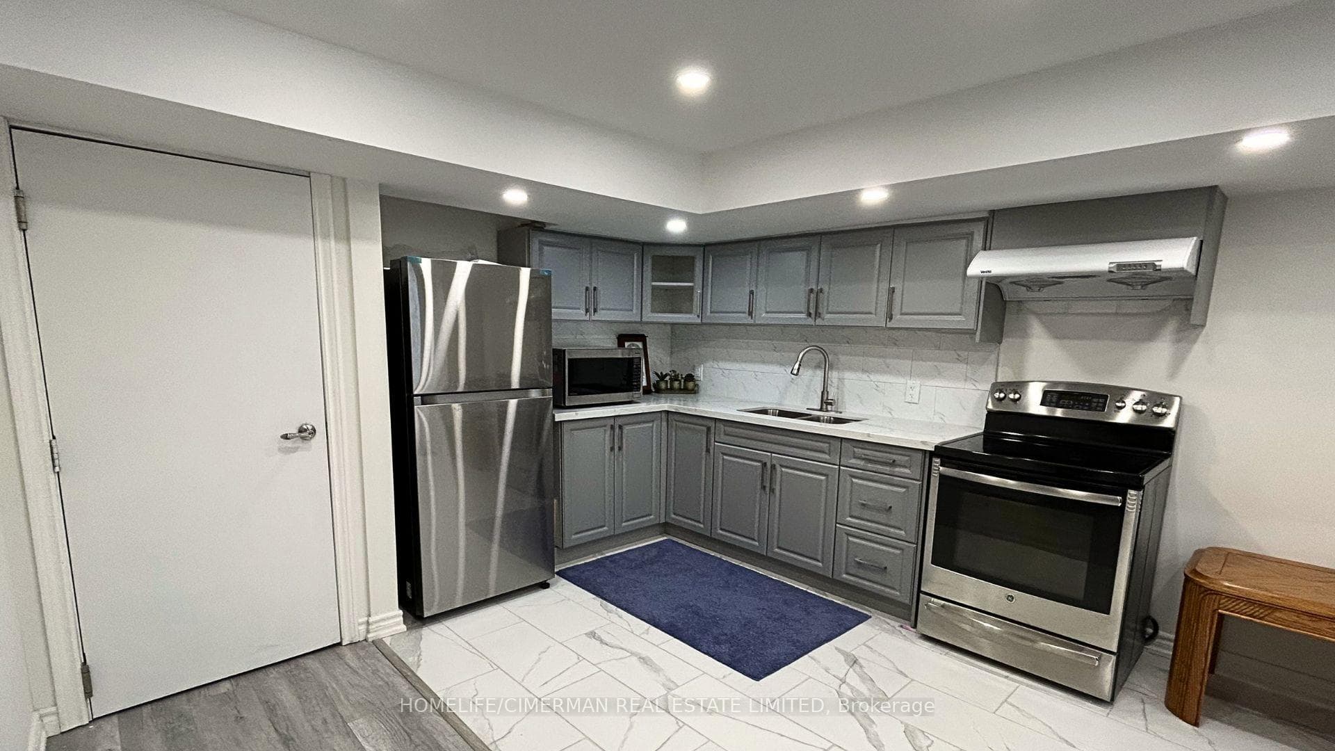 133 Sharavogue Avenue Unit B photo 3