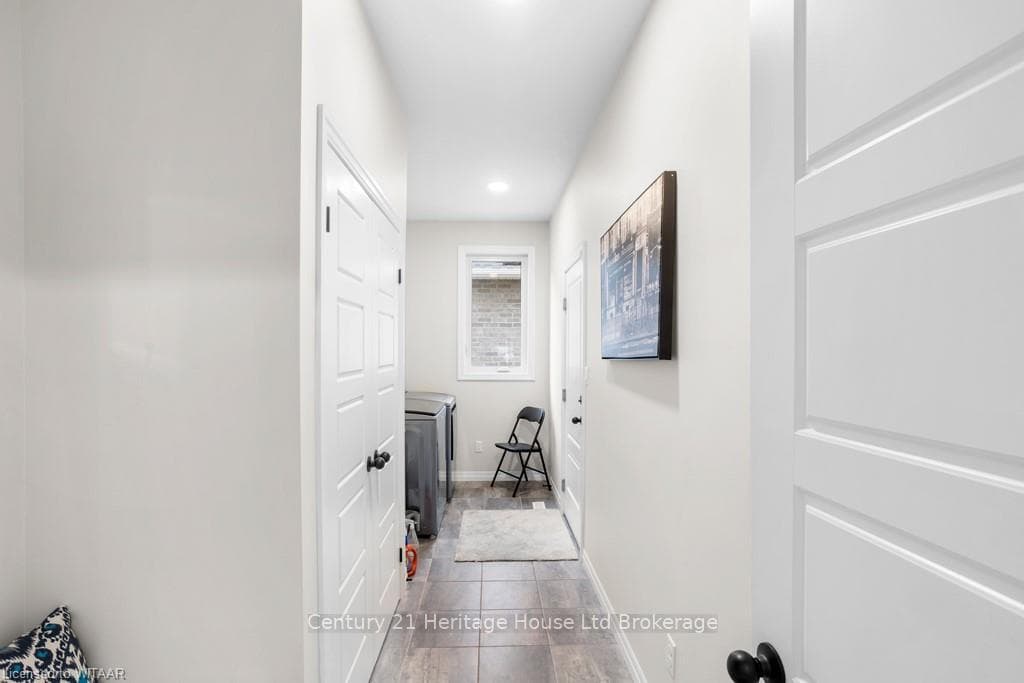 130 LIVINGSTON Drive photo 31