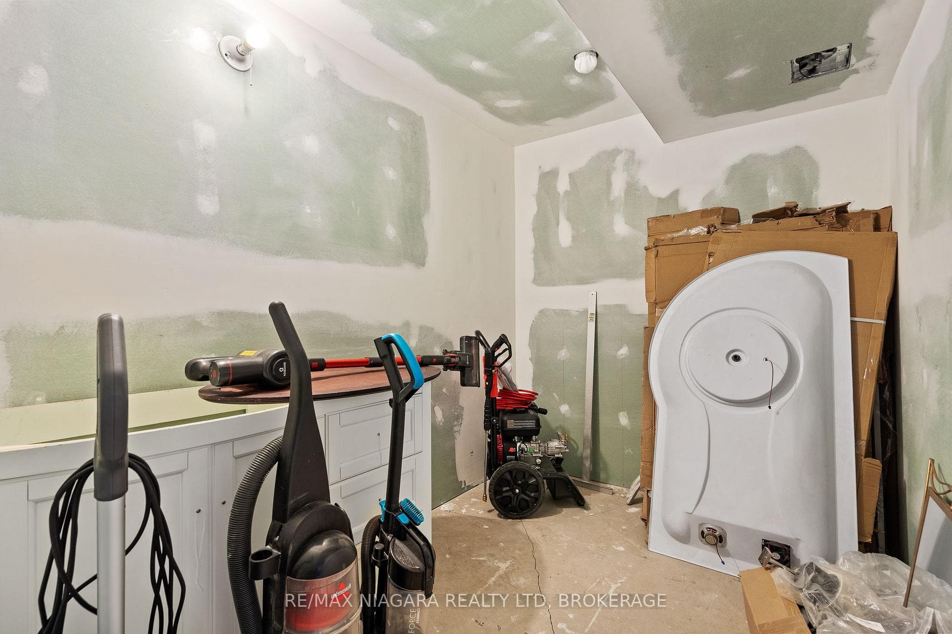 255 Lakeshore Road photo 22