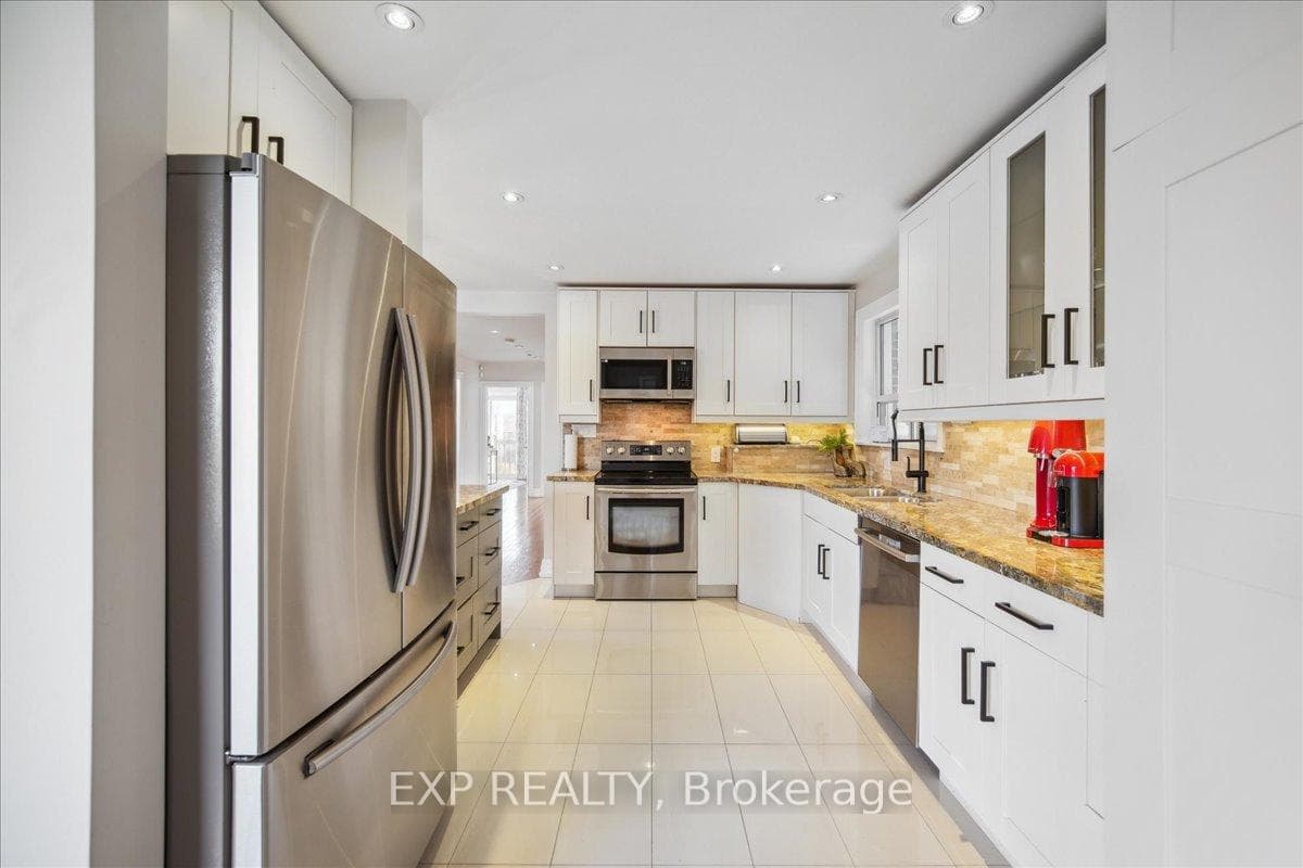 137 Kingsview Boulevard photo 6