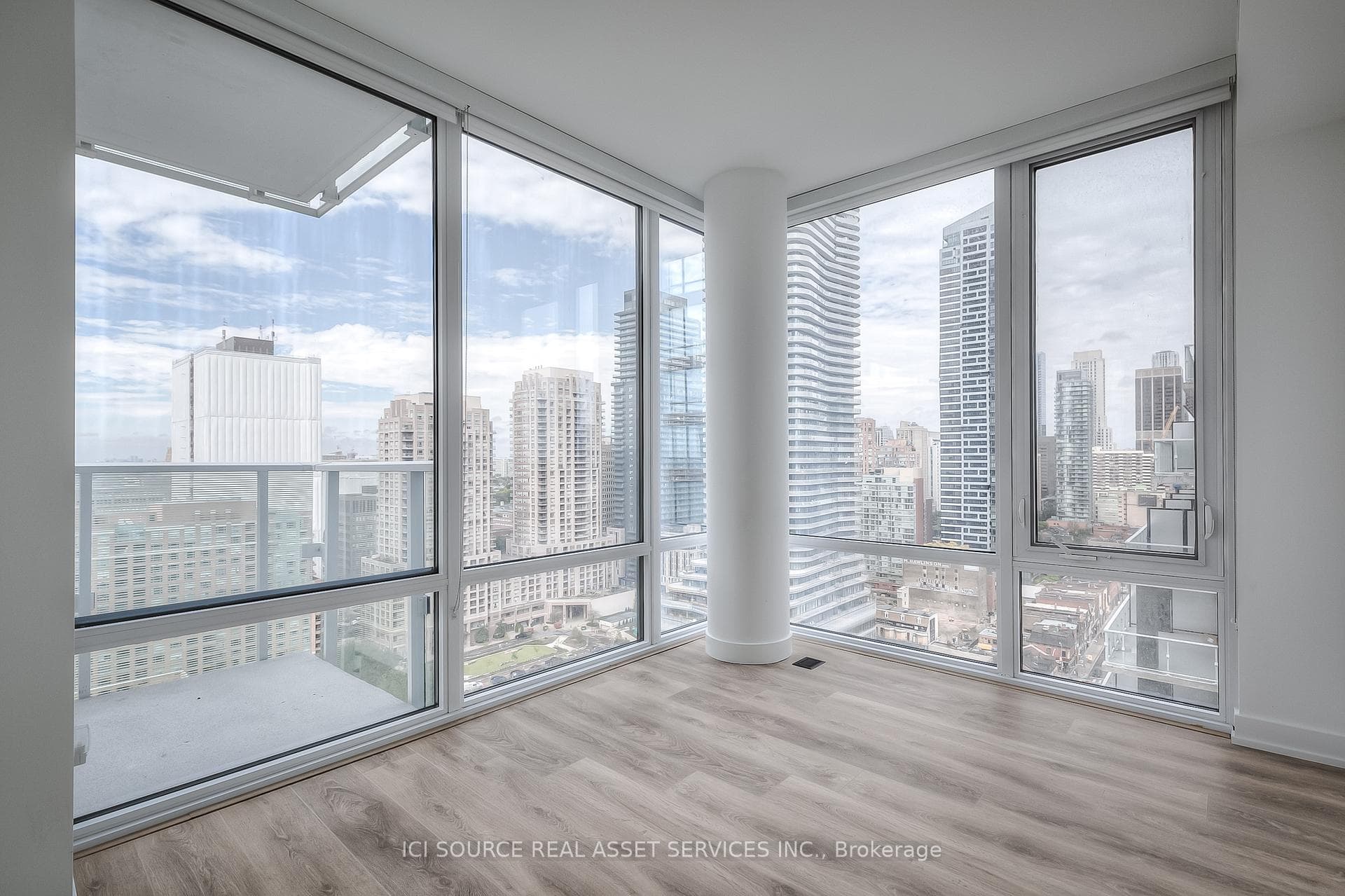 501 Yonge Street Unit 1902 photo 2