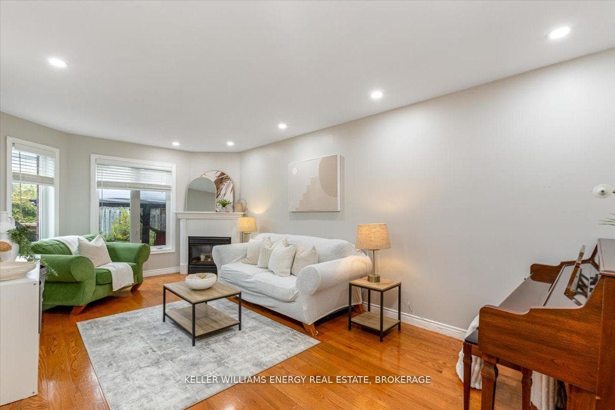 10 Lurosa Crescent photo 12
