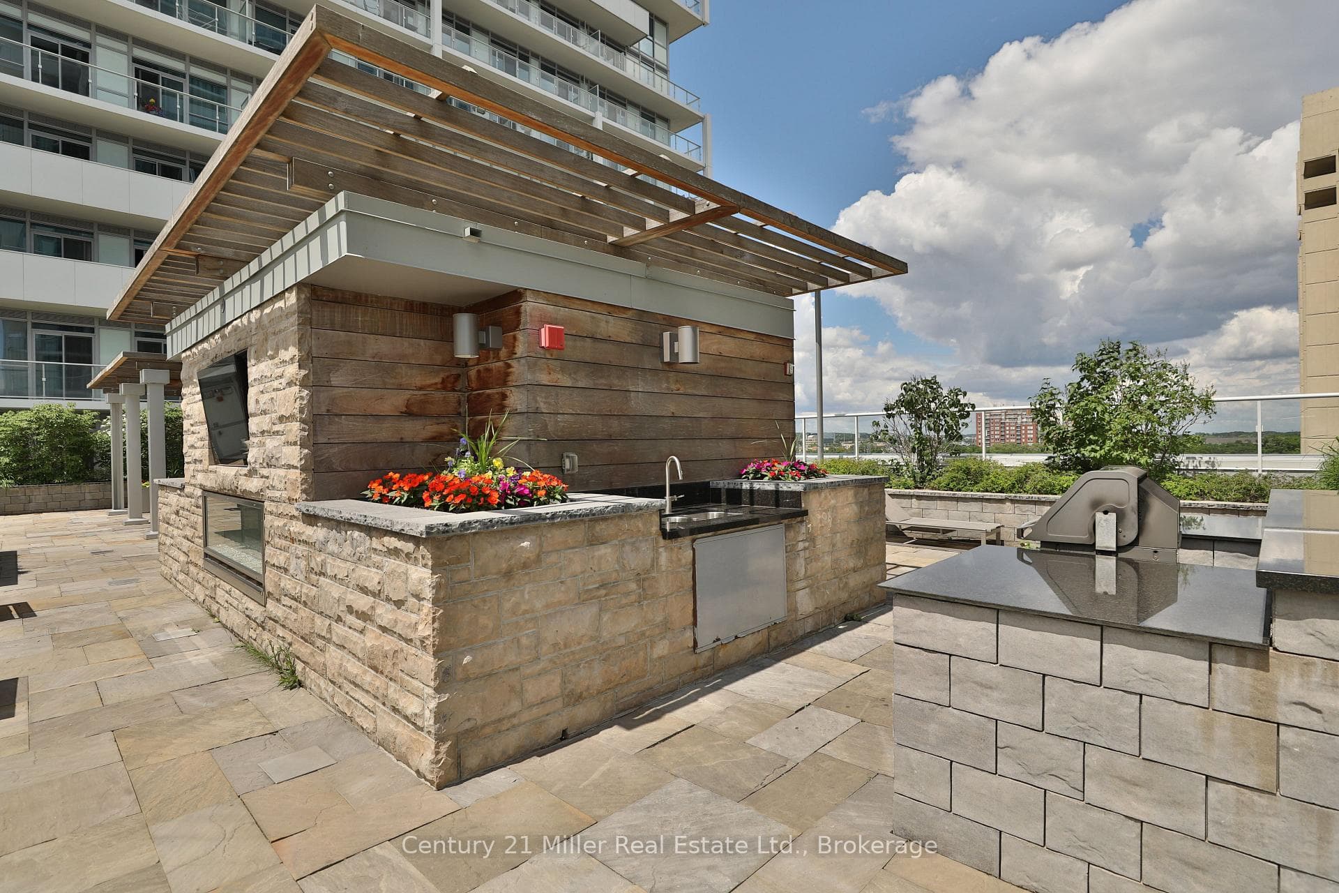 65 Speers Road Unit 215 photo 30